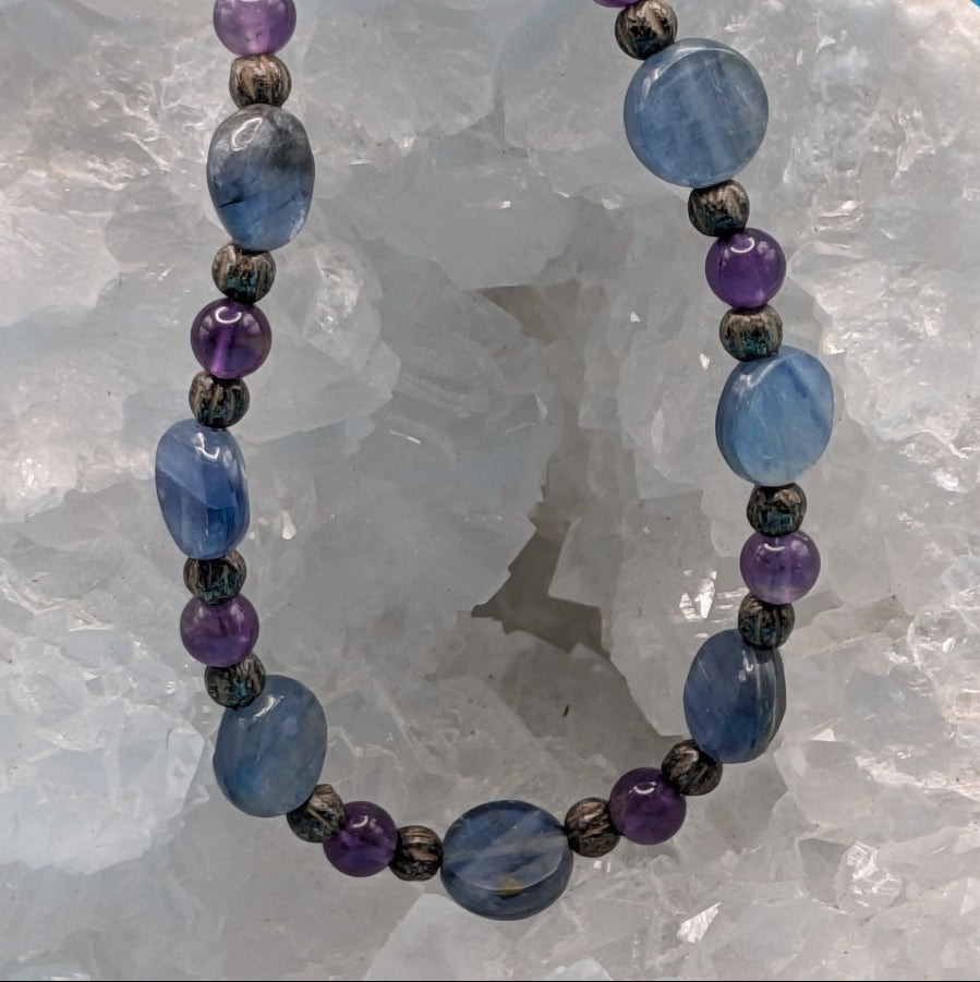GMN5026 Kyanite coin and Amethyst - Neqromance
